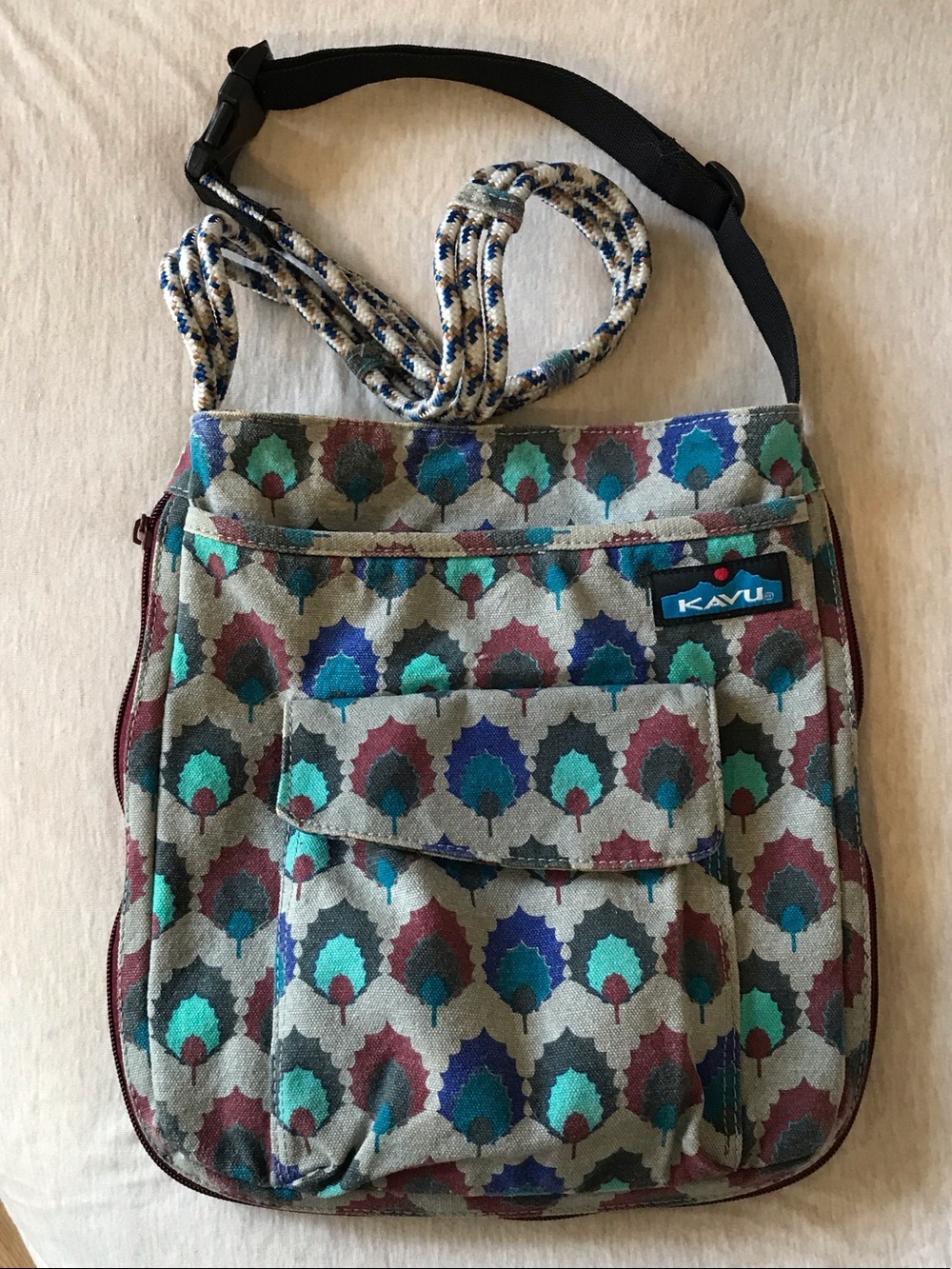 KAVU Keepalong Crossbody Purse Bag Holly Leaf Print Canvas